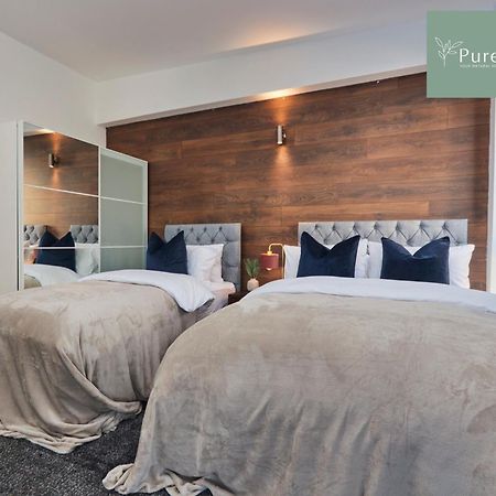 Superb House Manchester Near Etihad With Free Parking Sleeps 8 Exteriör bild