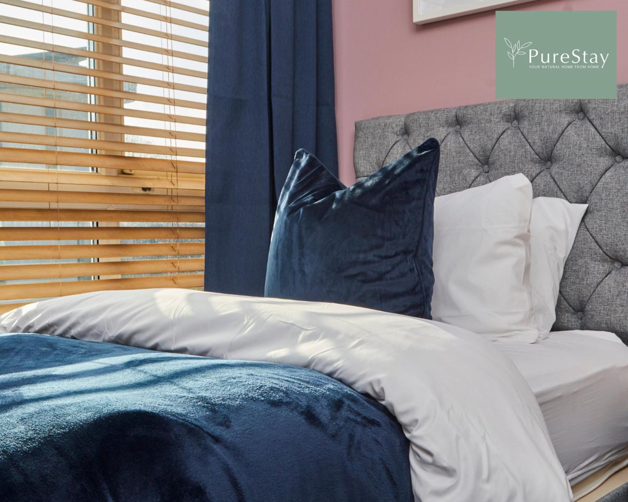 Superb House Manchester Near Etihad With Free Parking Sleeps 8 Exteriör bild