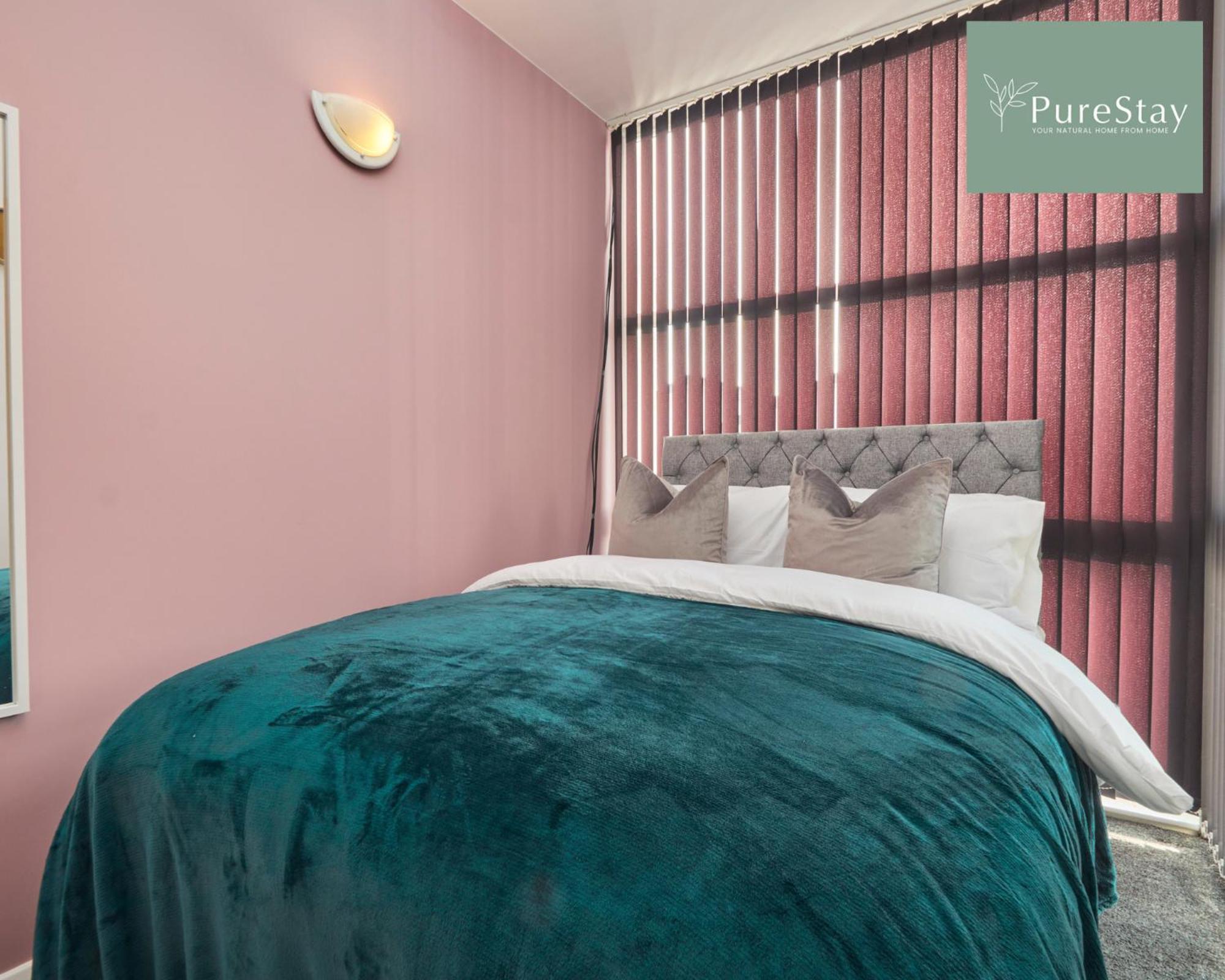 Superb House Manchester Near Etihad With Free Parking Sleeps 8 Exteriör bild