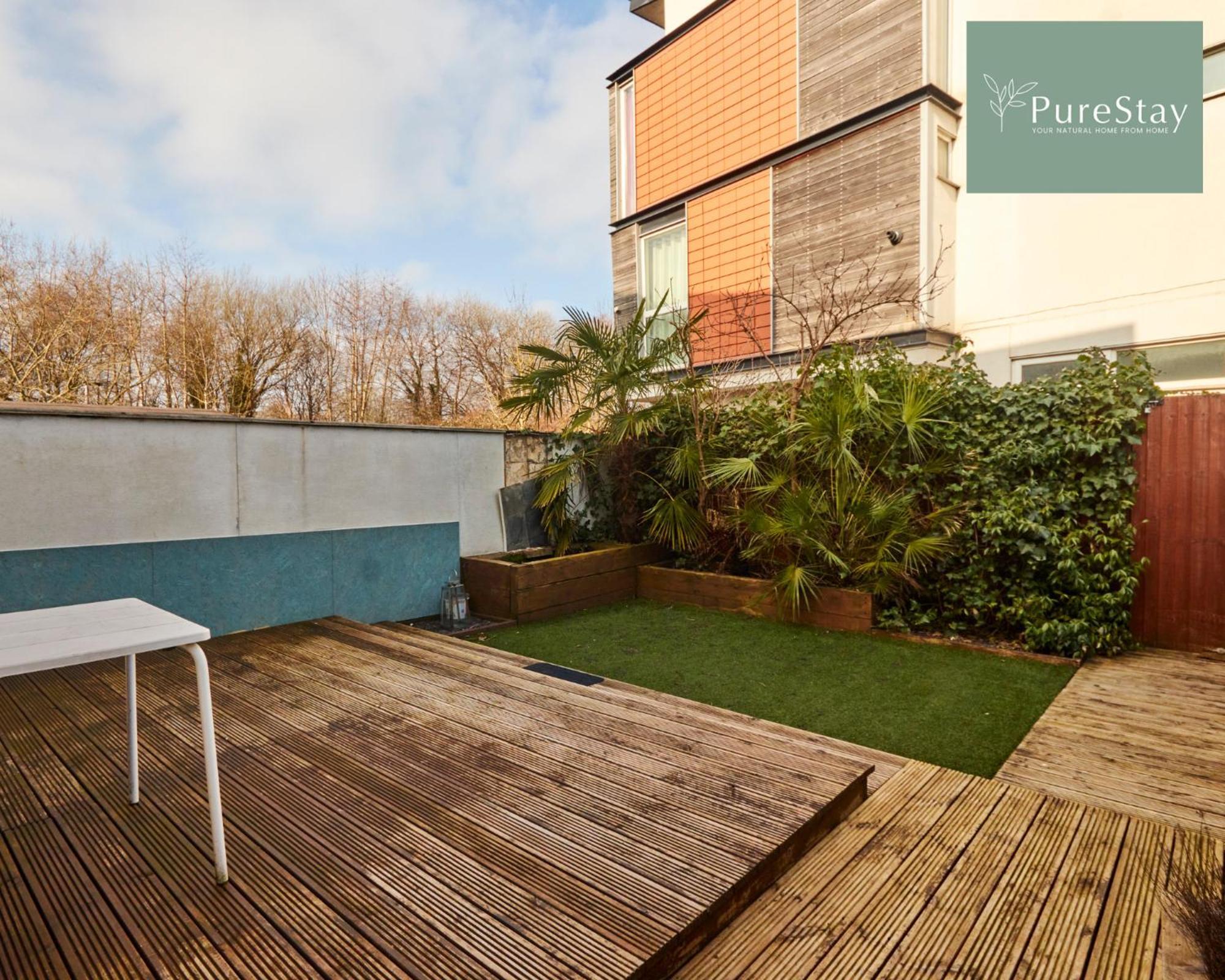 Superb House Manchester Near Etihad With Free Parking Sleeps 8 Exteriör bild
