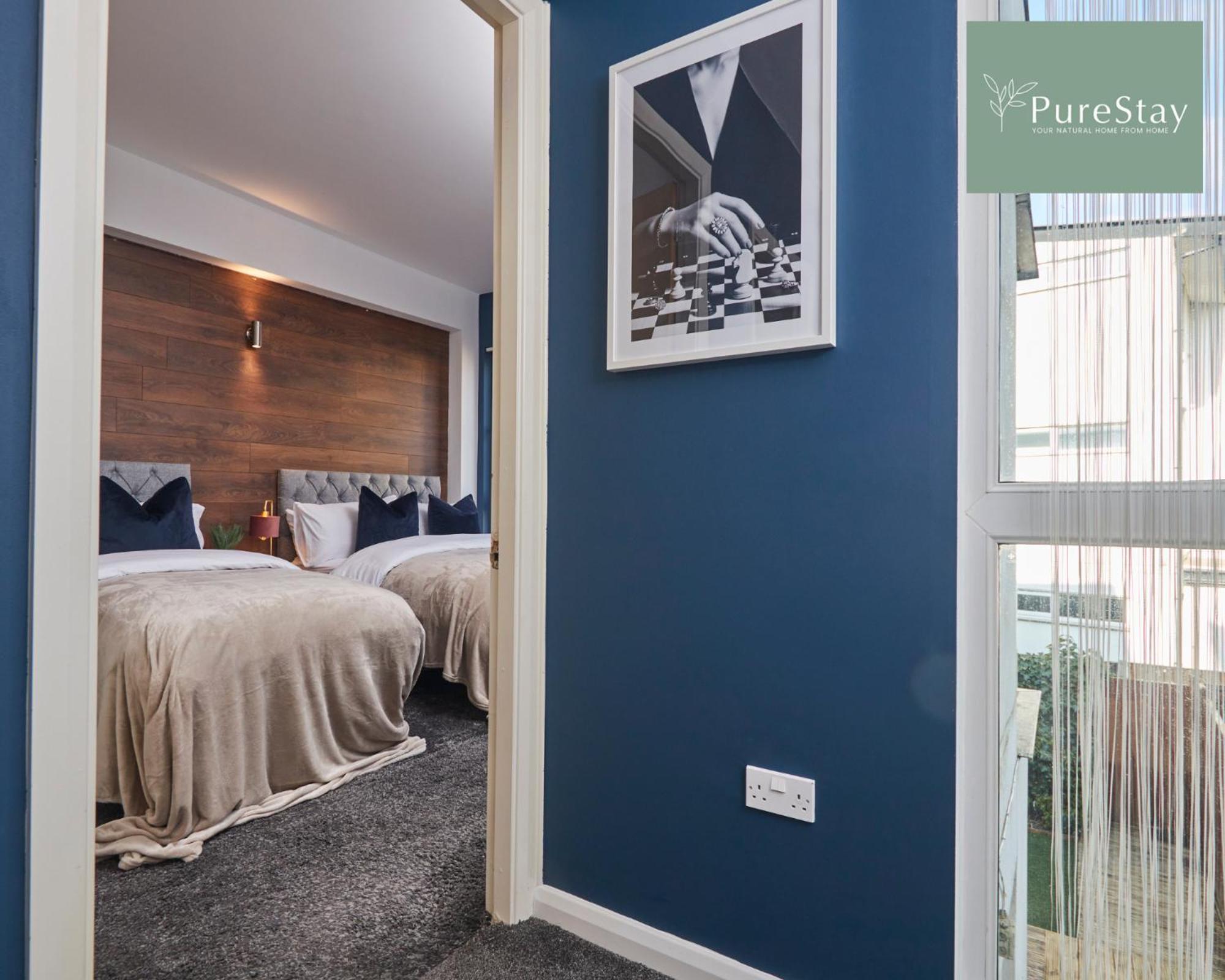Superb House Manchester Near Etihad With Free Parking Sleeps 8 Exteriör bild
