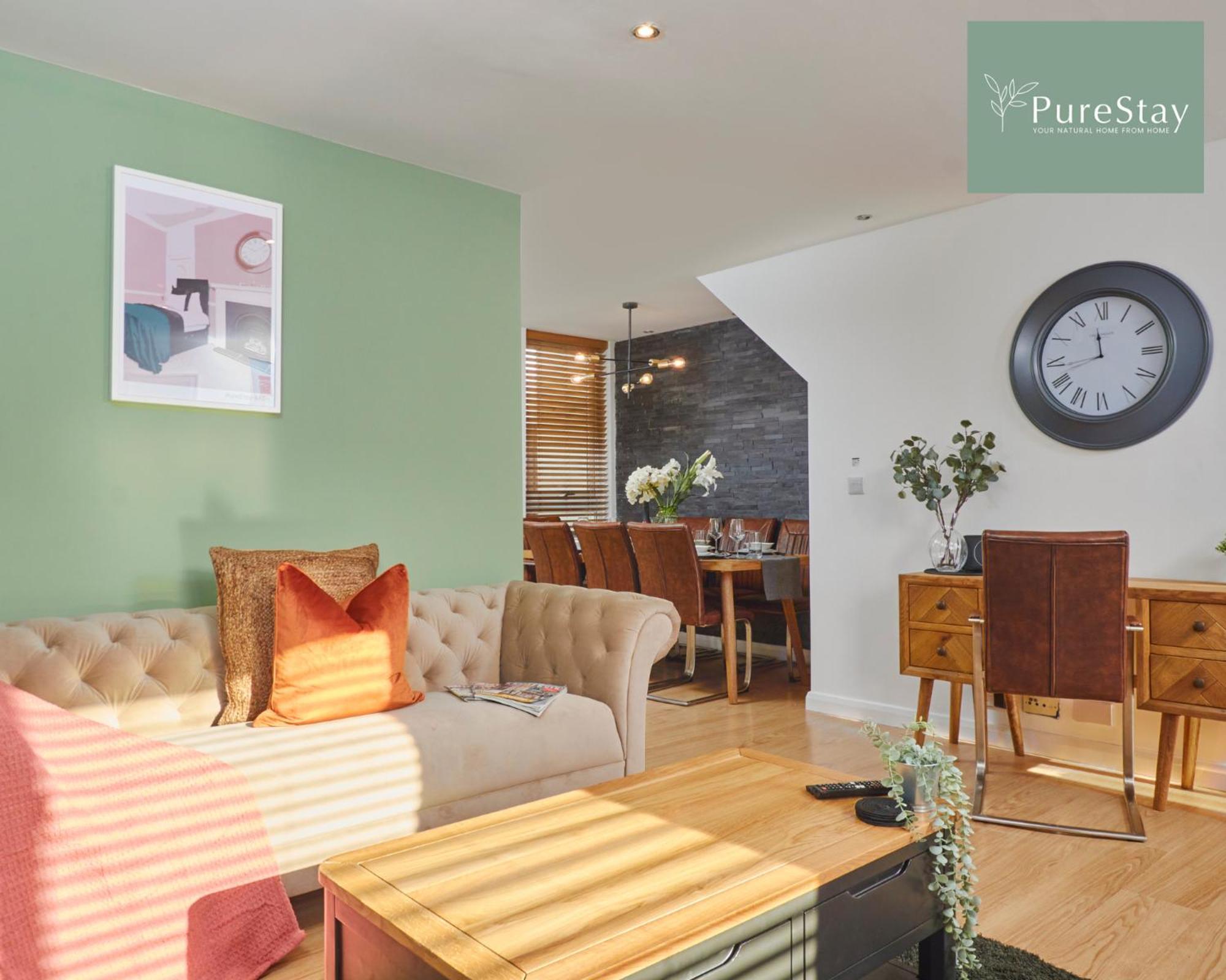 Superb House Manchester Near Etihad With Free Parking Sleeps 8 Exteriör bild
