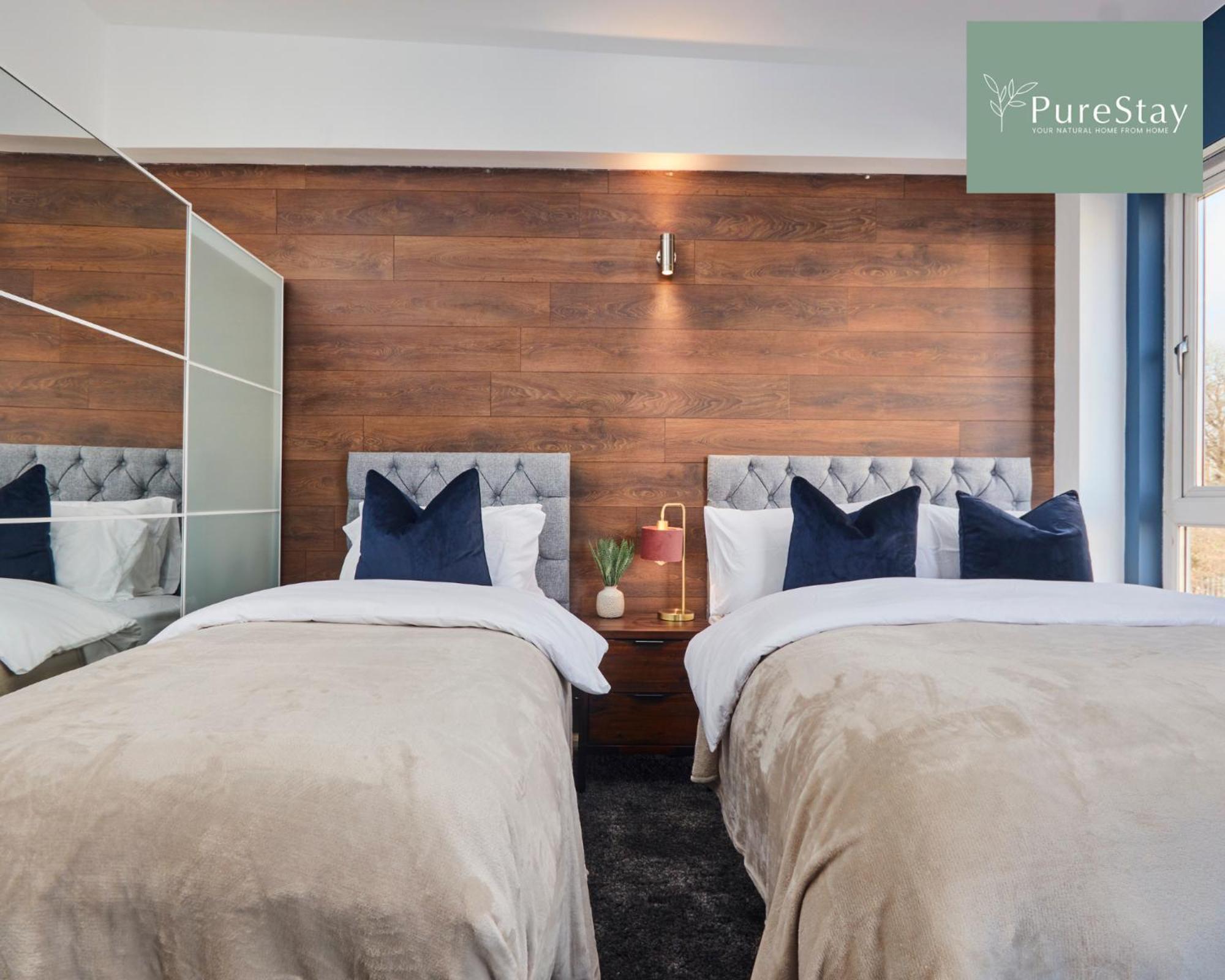 Superb House Manchester Near Etihad With Free Parking Sleeps 8 Exteriör bild