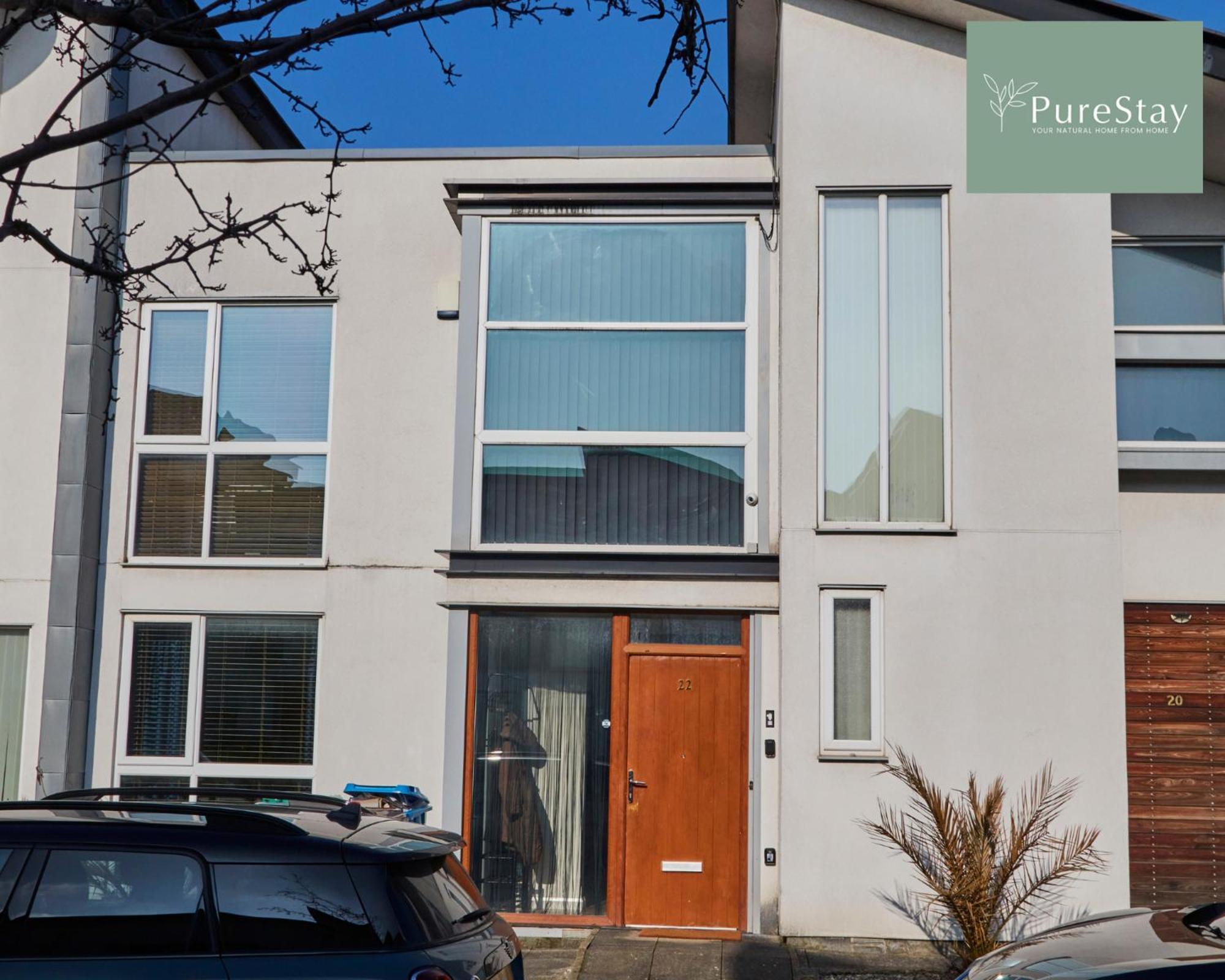 Superb House Manchester Near Etihad With Free Parking Sleeps 8 Exteriör bild