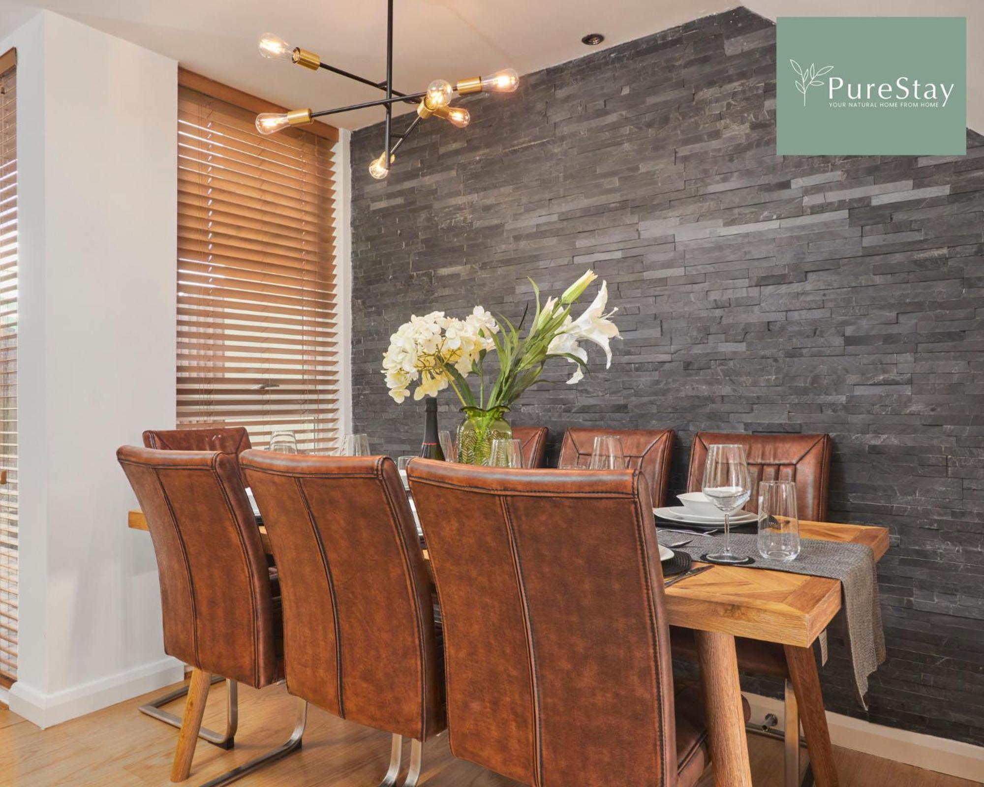 Superb House Manchester Near Etihad With Free Parking Sleeps 8 Exteriör bild