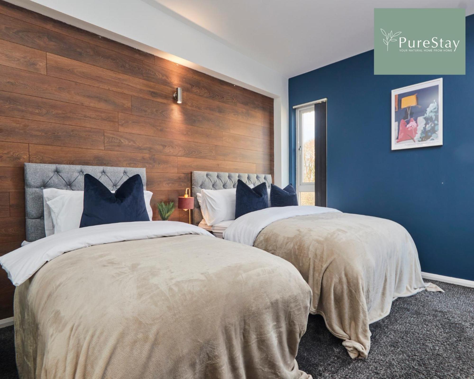 Superb House Manchester Near Etihad With Free Parking Sleeps 8 Exteriör bild