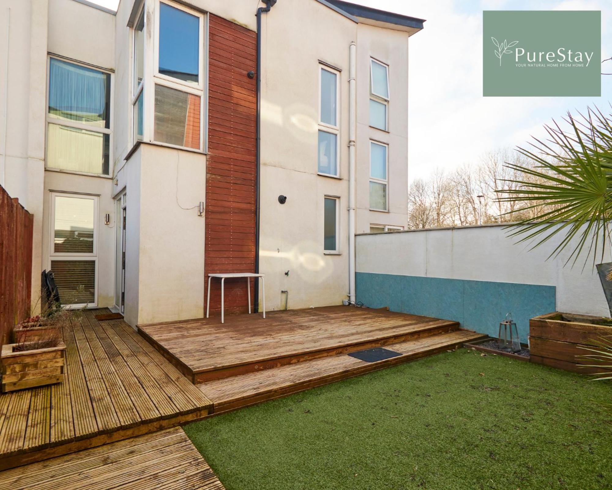 Superb House Manchester Near Etihad With Free Parking Sleeps 8 Exteriör bild