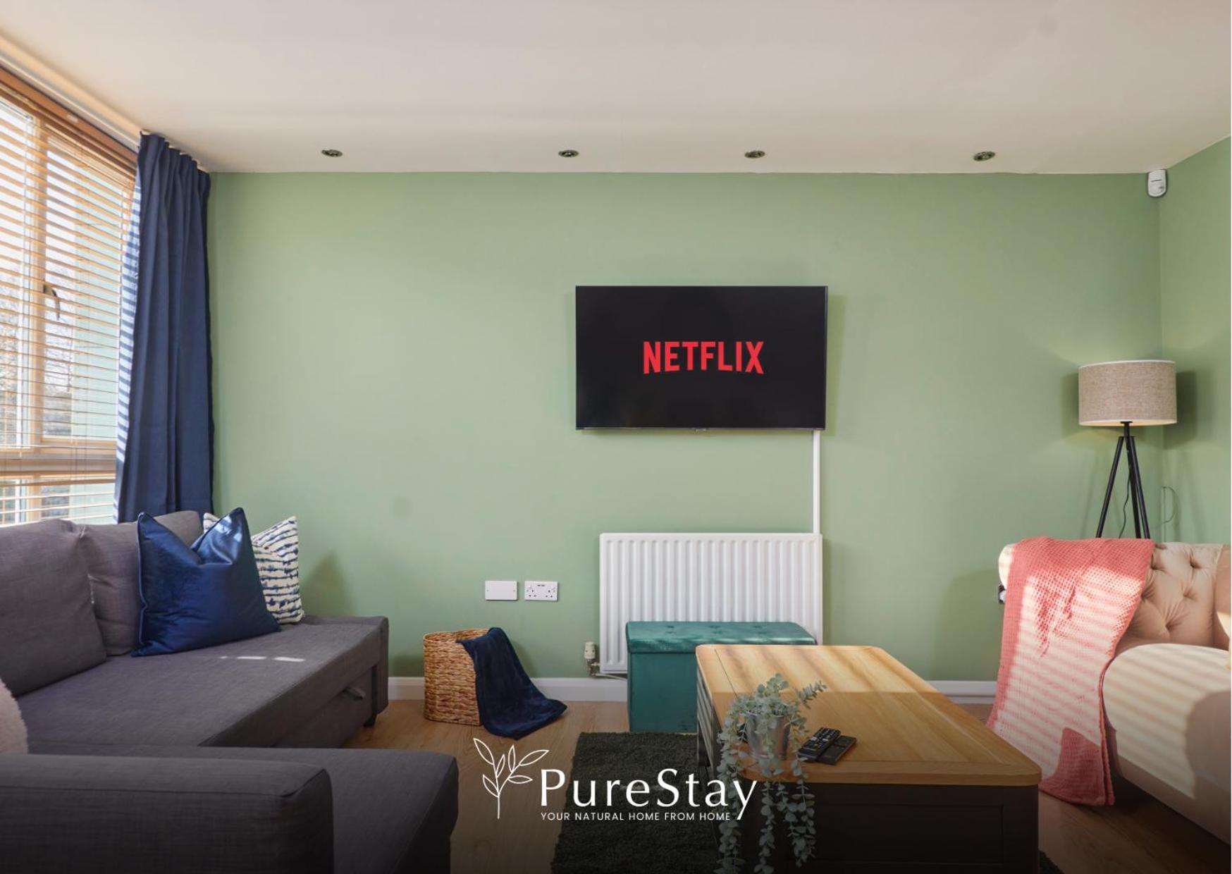 Superb House Manchester Near Etihad With Free Parking Sleeps 8 Exteriör bild