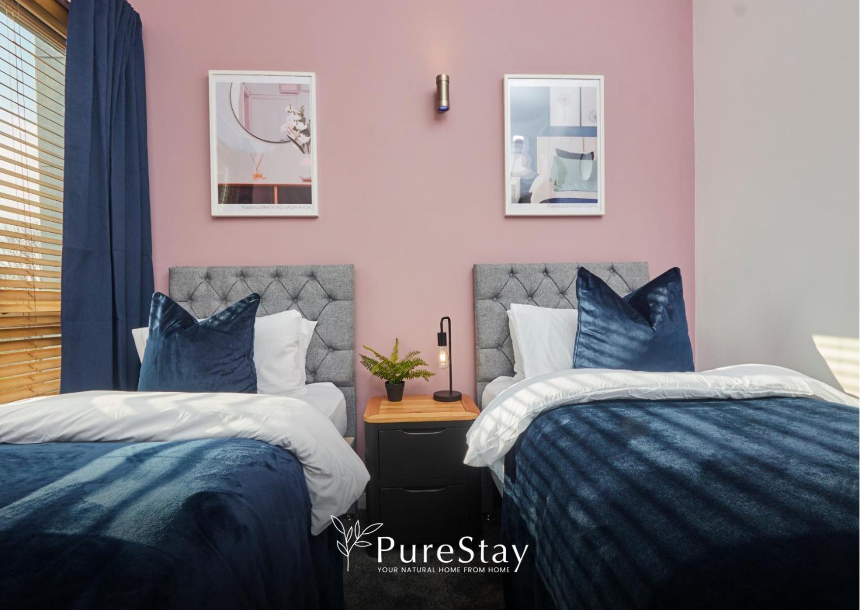 Superb House Manchester Near Etihad With Free Parking Sleeps 8 Exteriör bild