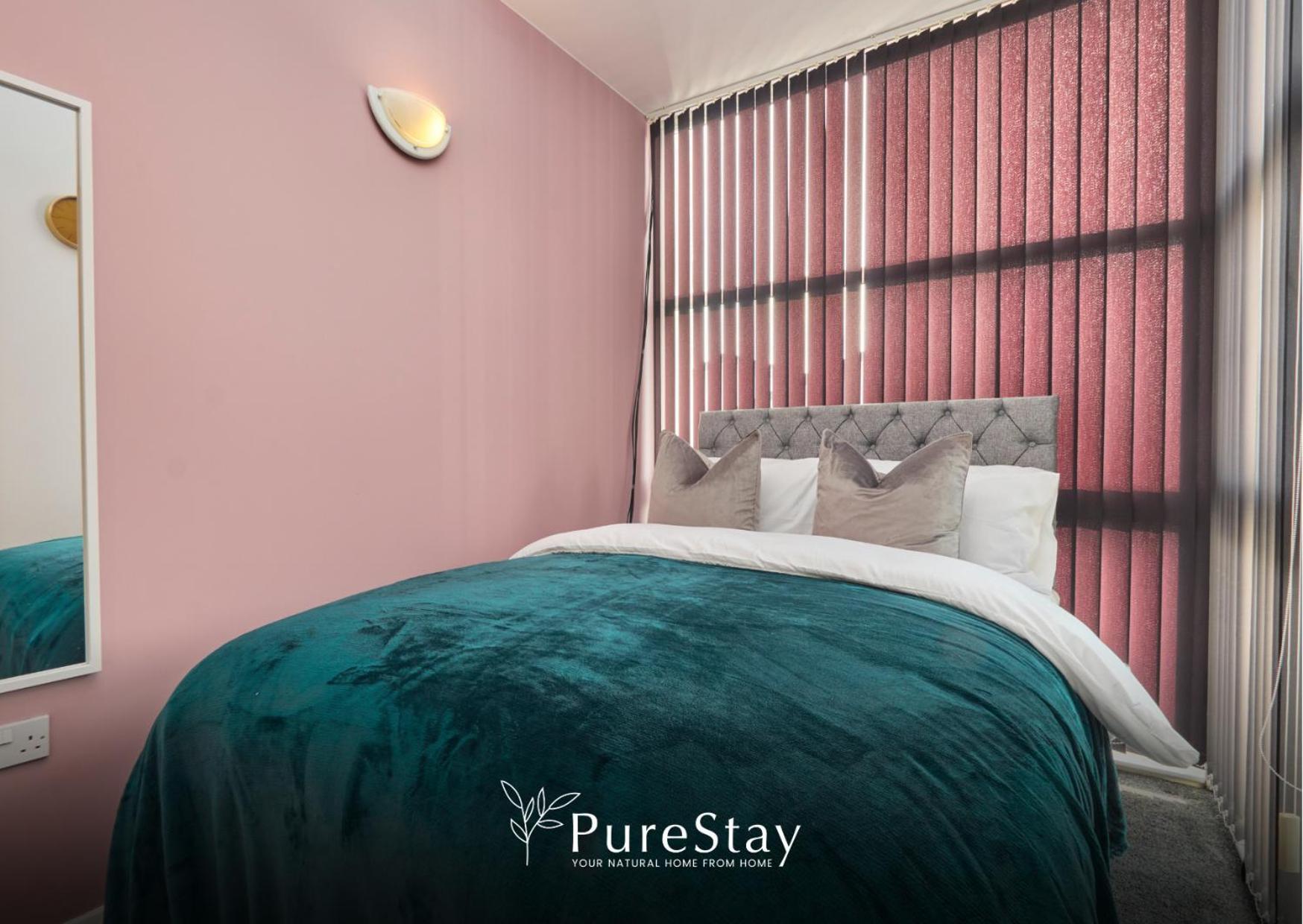 Superb House Manchester Near Etihad With Free Parking Sleeps 8 Exteriör bild