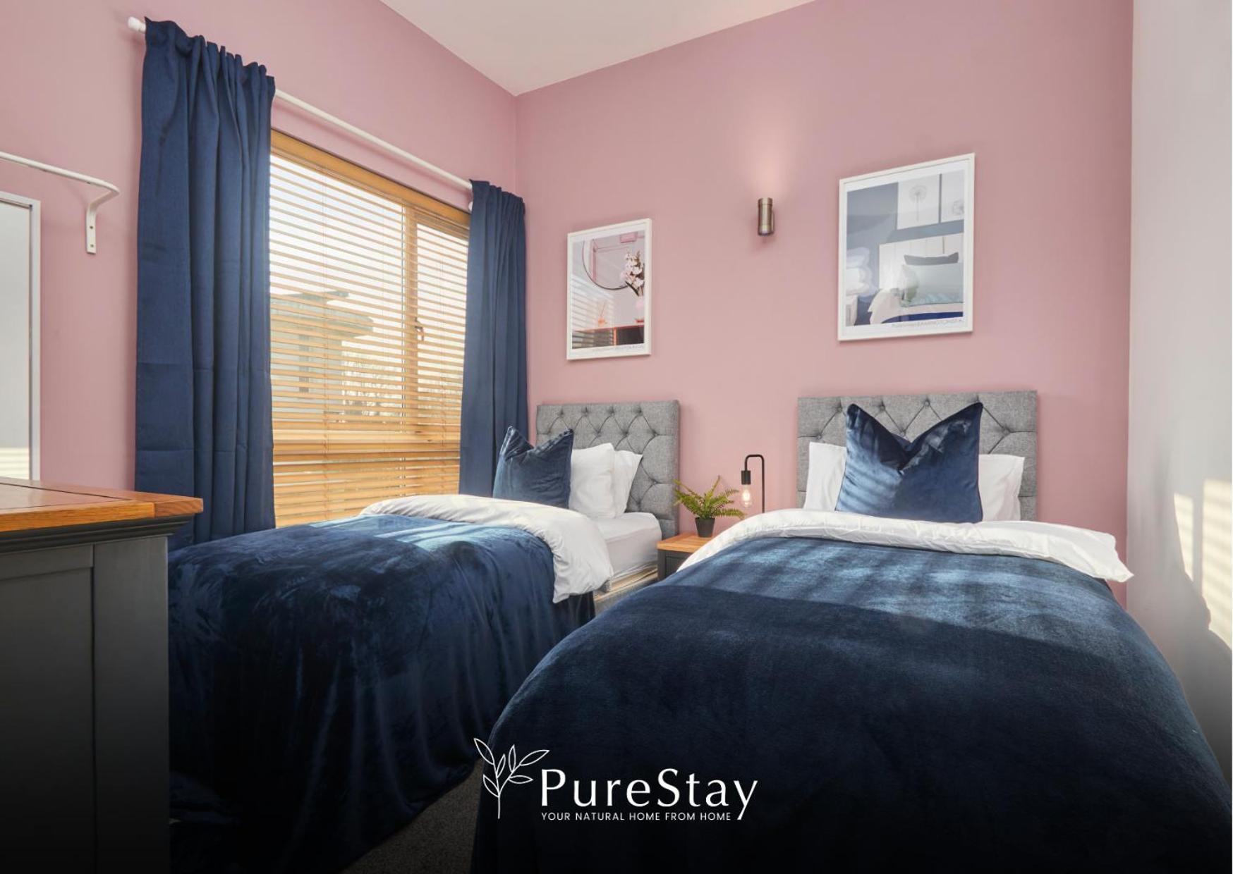 Superb House Manchester Near Etihad With Free Parking Sleeps 8 Exteriör bild